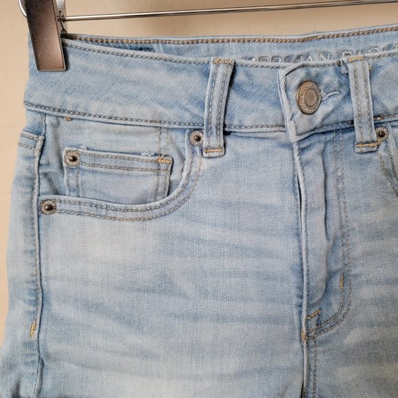 American Eagle Outfitters AEO Hi-Rise Shortie Rolled Cuff Light Wash Denim Short - Picture 4 of 16
